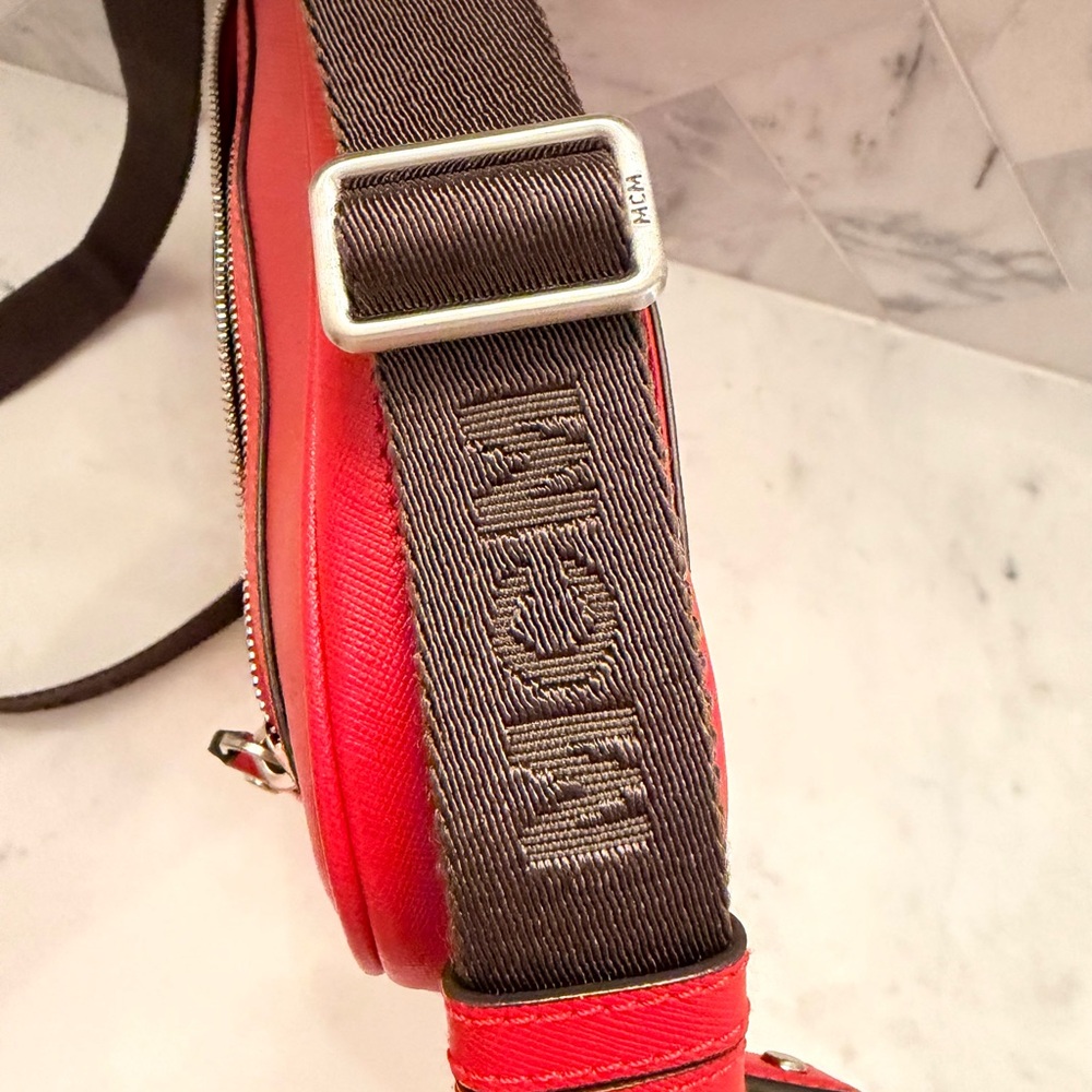 AUTHENTIC MCM Bold Red Messenger/Crossbody and Shoulder Bag! UNISEX - Picture 4 of 15